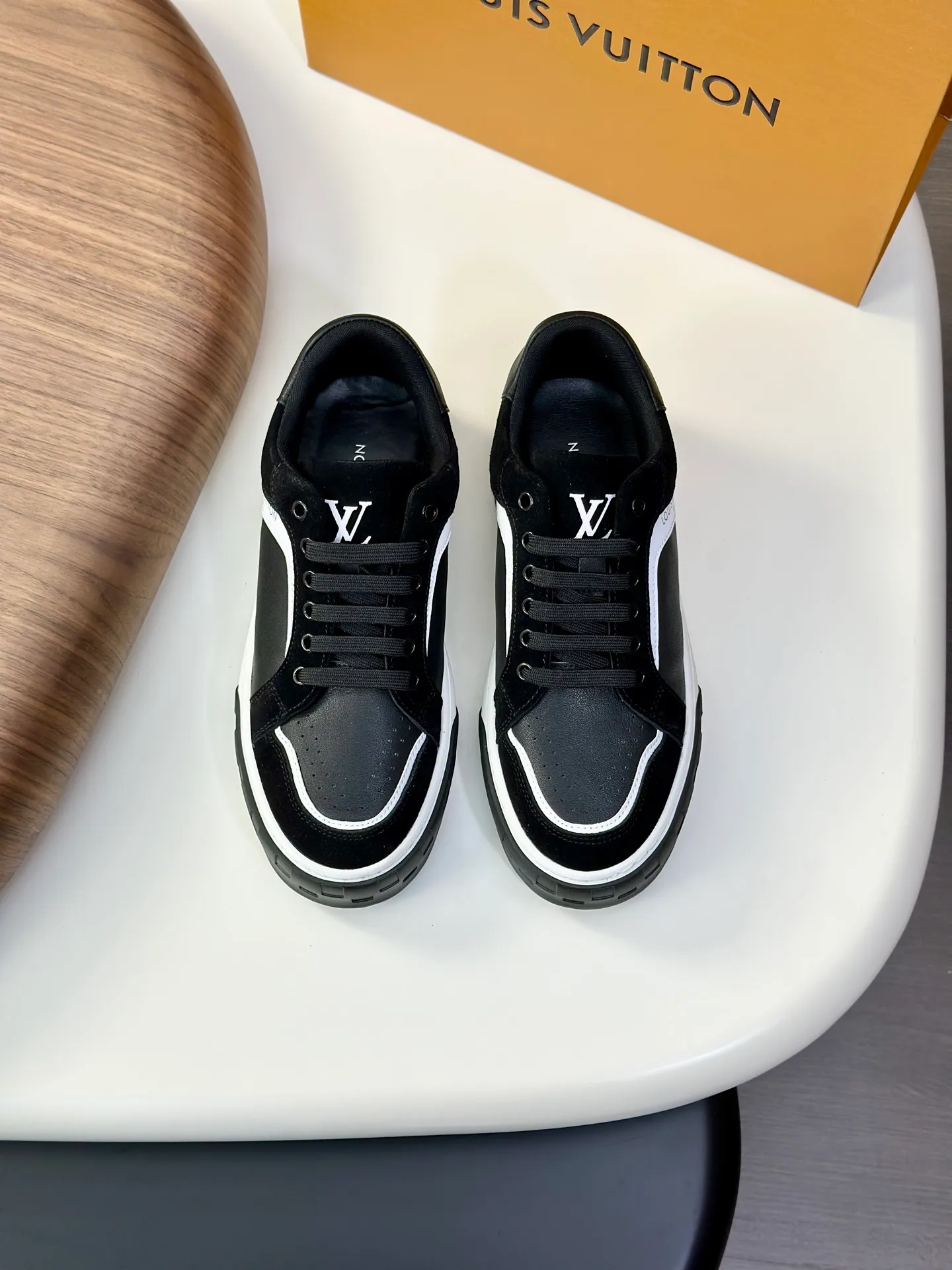 Men's shoes💰740 Lv 🔍Top purchasing agent🇮🇹 Louis Vuitton, the sports sneaker counter is synchronized, the uppers are imported from Italy, high-quality splicing colorful and complex crafts, the imported mesh padding is soft and comfortable, soles: original soles specially provided by the original factory, T men's men's shoes 💰U exclusive movable molded soles are super comfortable, original factory and single goods, 🔍🔍high quality, you can enter and leave the counter at will, welcome to compare, code number 38-44 (customized 45)